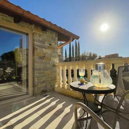 Apartment Da Ilaria Primo Piano Di Con Piscina E Parcheggio *